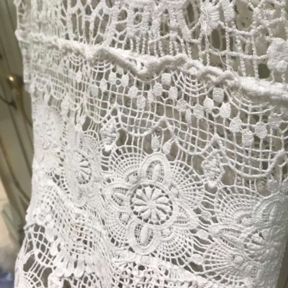 White Top - Picture 3 of 3